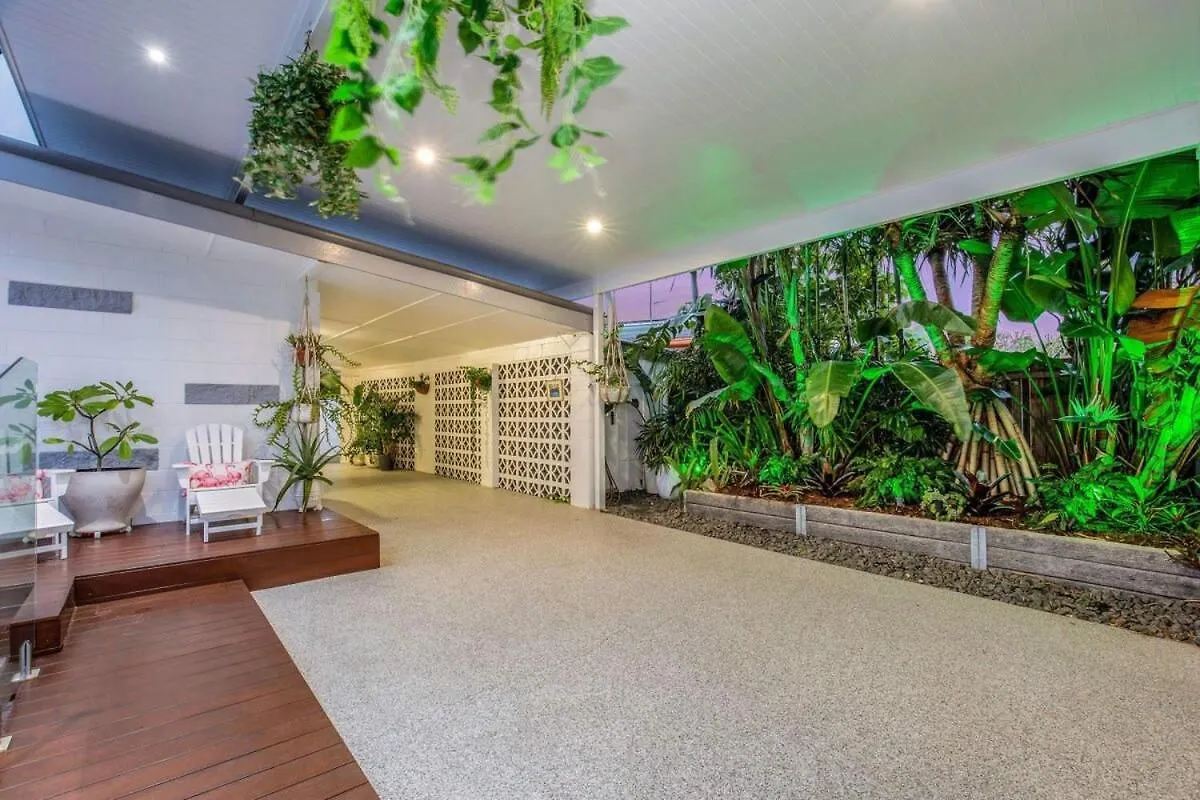 Casa vacanze Gold Coast-Miami Mid-Century Beach Home With Pool Australia