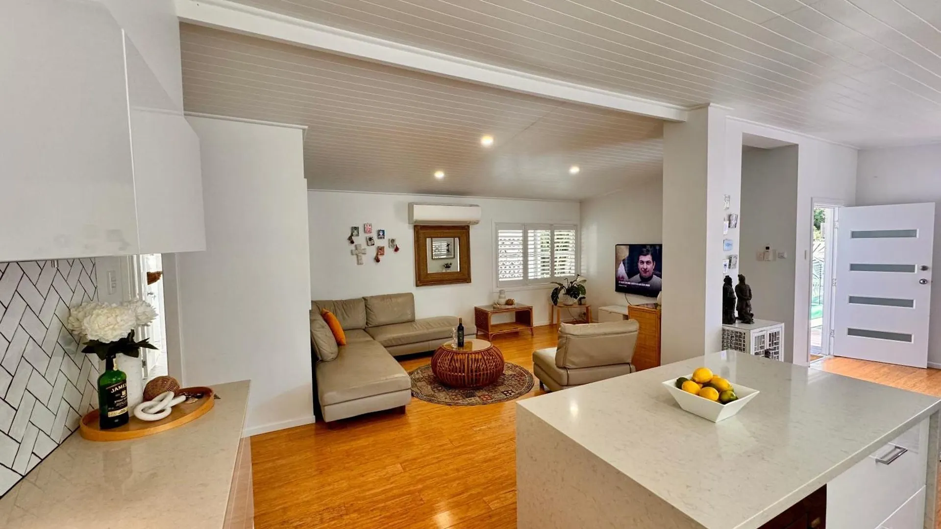 Gold Coast-Miami Mid-Century Beach Home With Pool Australia
