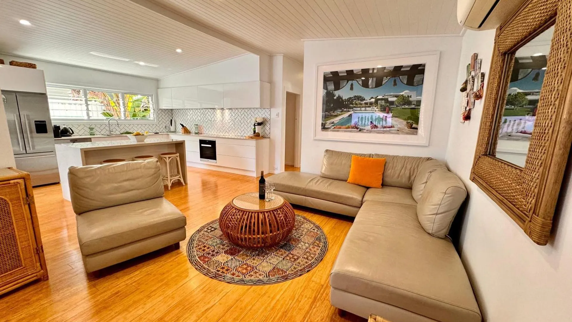 Gold Coast-Miami Mid-Century Beach Home With Pool Australia